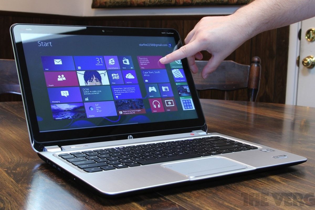 De Ce Să NU Cumpărați Un Laptop Cu Touchscreen? | Zicala.ro