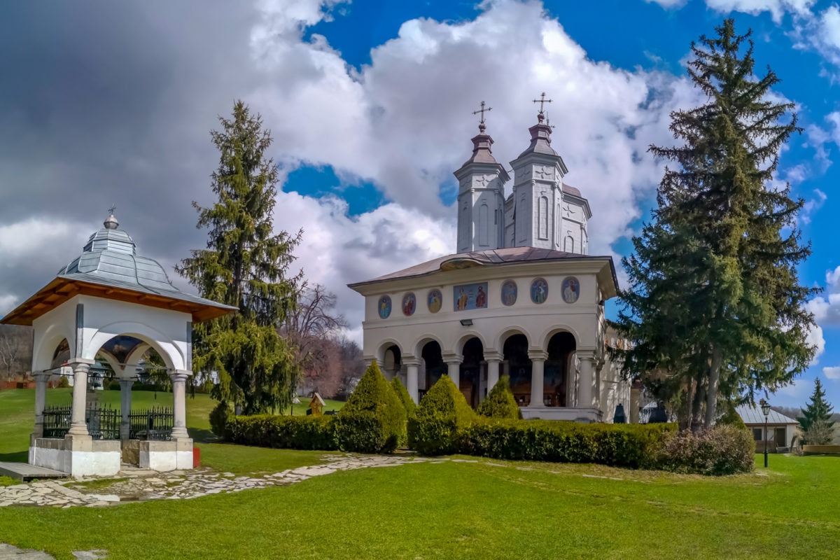 Mănăstirea Ciolanu: Povestea spirituală din inima Buzăului