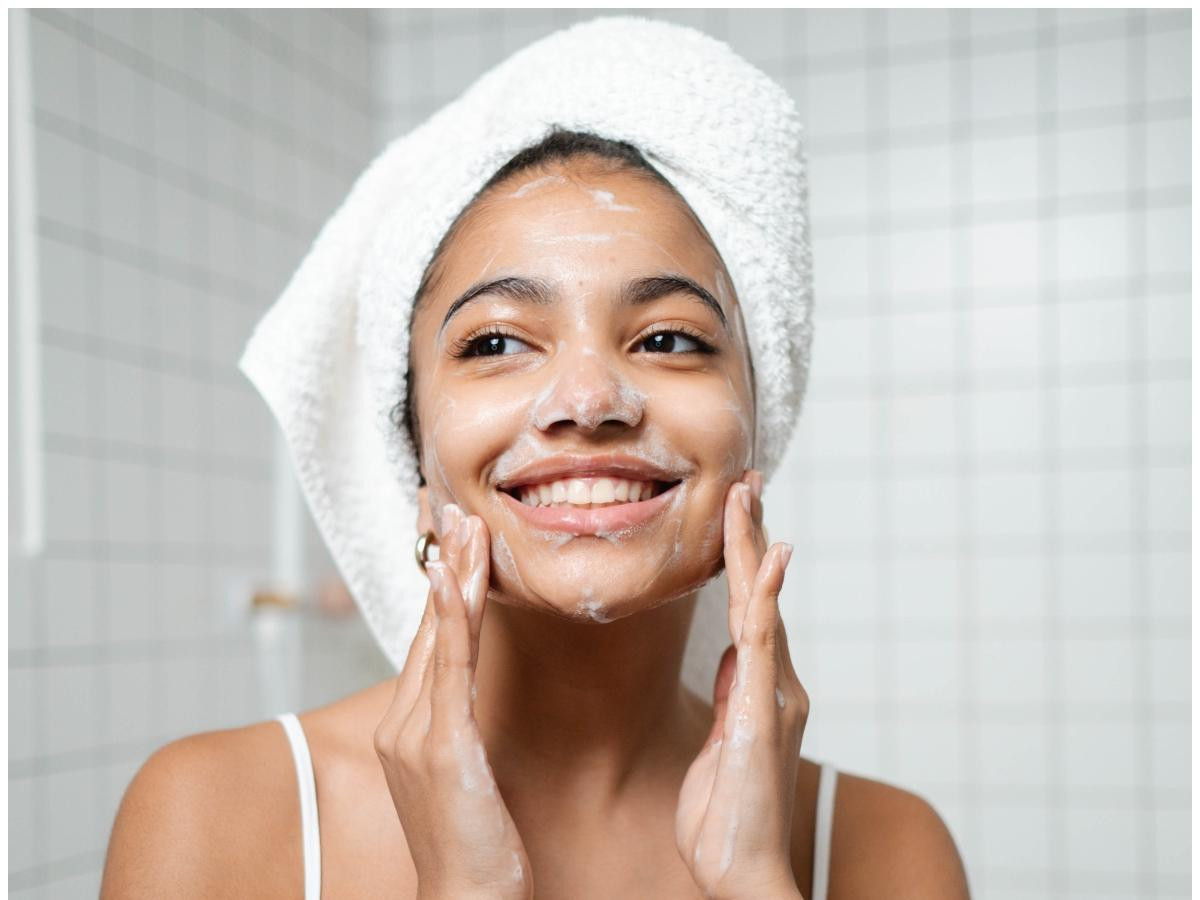 Cele mai bune 5 produse de skincare cu acid salicilic