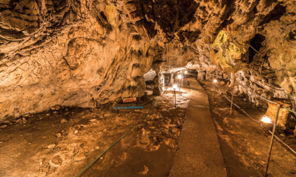 Peștera Muierii: O aventură în inima munților Apuseni