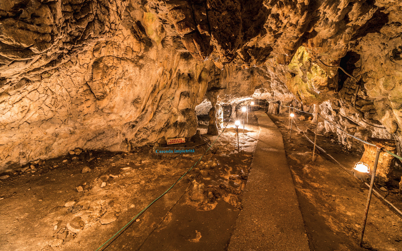 Peștera Muierii: O aventură în inima munților Apuseni